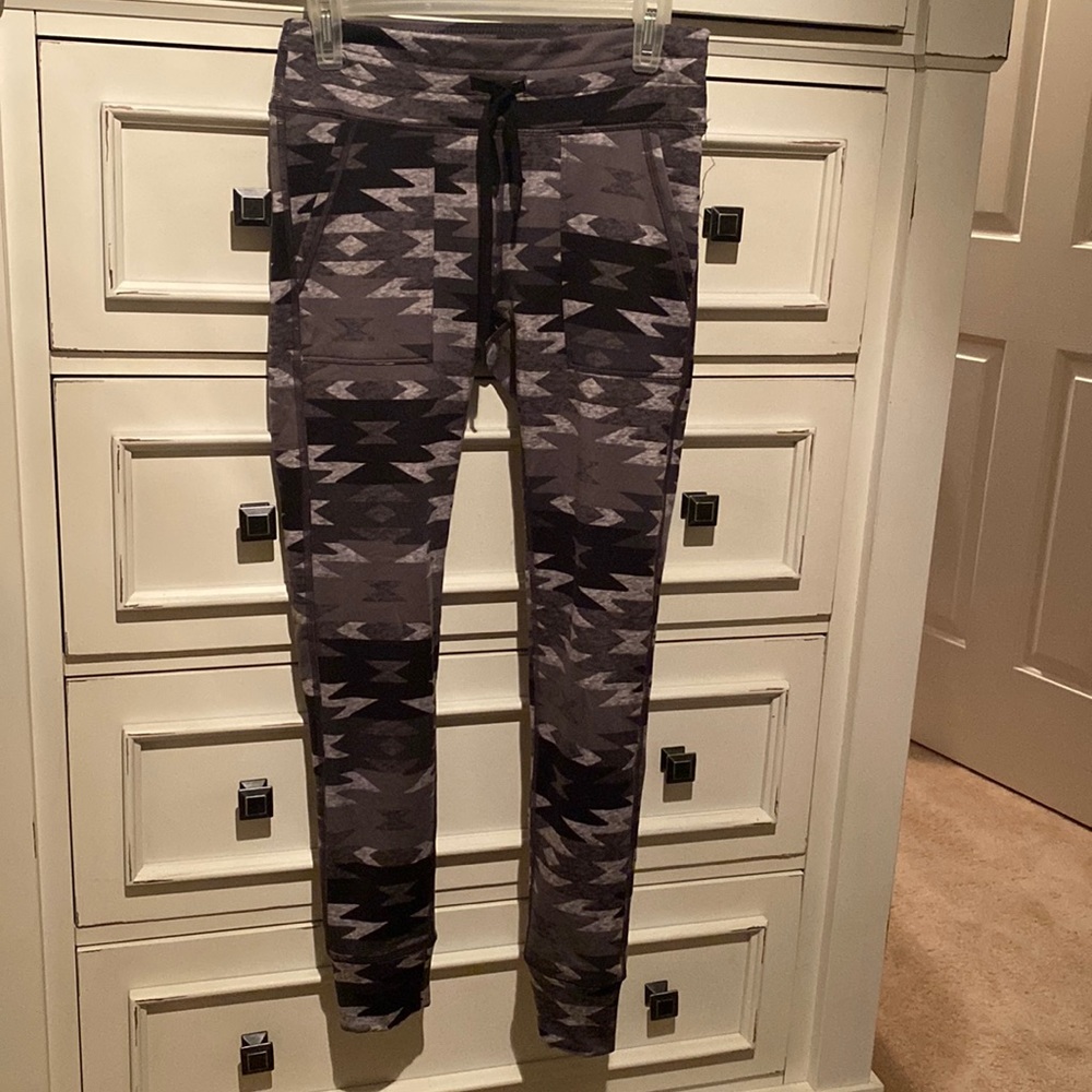 Aerie chill play move leggings with pockets